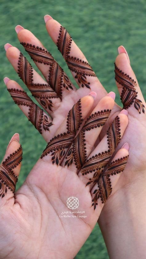 stylish finger mehndi design